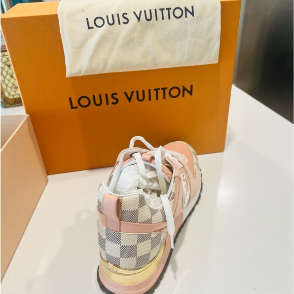 LV Women new never worn before - Picture 2 of 3